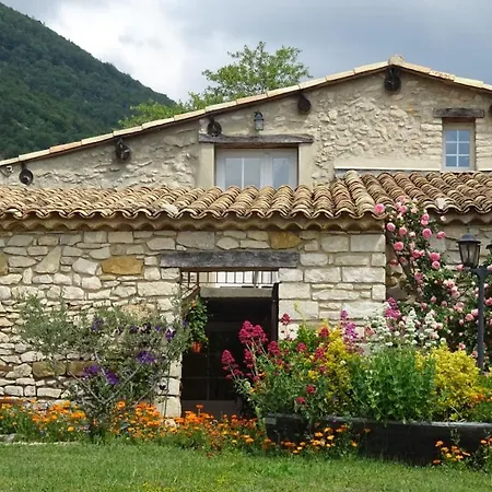 בית נופש Le Moulin La Rochegiron